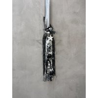 Tür-/Wandschmuck Zu Weihnachten. Silberner Metallstern Auf Grauem Filzband. Ca. 30 cm Ø Tür-/Wandschmuck Zu Weihnachten. Silberner Metallstern Auf Grauem Filzband. Ca. 30 cm Ø von FloristikDekoWilhelm