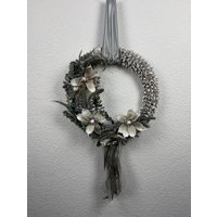 xxl-Naturkranz Aus Bakuli Früchten in Antikweiß. Türschmuck Wandschmuck Für Den Innenbereich. Ca. 55 cm Ø von FloristikDekoWilhelm