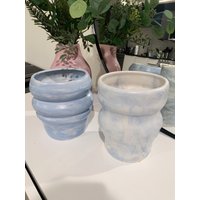 Blau-Weiß Marmorierte Handgemachte Keramik Blumenvase, Utensilienhalter, Blumentopf von FlowerAndFadeStudio
