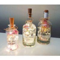 ???????????????????????? "Home" 250Ml|500Ml|700Ml Optional Mit Usb-Flaschenlicht|Trockenblumen Im Glas|Geschenk Einzug-| Dekoflasche ???????????????????????? "Home" 250Ml|500Ml|700Ml Optional Mit Usb-Flaschenlicht|Trockenblumen Im Glas|Geschenk Einzug-| Dekoflasche von FlowerBottlesShop