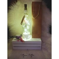 ???????????????????????? "Maxi" - Inklusive Lichterkette|Trockenblumen Im Glas|Blumengrüße|Geschenkidee|Leuchtflasche ???????????????????????? "Maxi" - Inklusive Lichterkette|Trockenblumen Im Glas|Blumengrüße|Geschenkidee|Leuchtflasche von FlowerBottlesShop