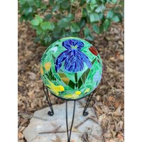 Buntglas-Mosaik-Ball, Der Von Innen Beleuchtet Werden Kann, 10-Zoll-Durchmesser-Ball, Iris-Ball, Frühlingsblumen-Ball von FlowerFloozyDesigns