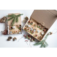 Walnußschale Polymer Clay Fliegenpilz Und Schneemann Weihnachtsbaumschmuck von FlowerHerbStudio