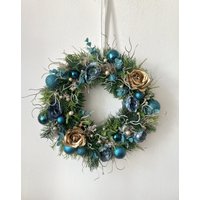 Blau Und Gold Moderner Weihnachtskranz, Goldrosen, Kiefer, Türkranz, Festlich, Blauer Pfingstrose, Rose von FlowerPowerStoreCZ