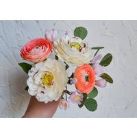 Blumenstrauß Für Neugeborene, Außergewöhnlicher Blumenstrauß, Sichere Hypoallergene Blumen Baby, Rosa Papier Ranunculus, Pfingstrose von FlowerVinaigrette