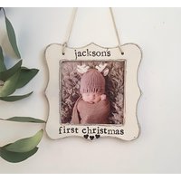 Baby Erste Weihnachten Ornament Personalisiert, 2025, Holzornament von FlowersinDecemberDS