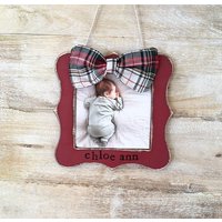 Babys Erste Ornament, Weihnachten Personalisierte Bilderrahmen Schwangerschaft Enthüllen Weihnachtsbaum Babys Erste Ornament, Weihnachten Personalisierte Bilderrahmen Schwangerschaft Enthüllen Weihnachtsbaum von FlowersinDecemberDS