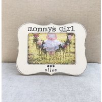Mamas Mädchen Bilderrahmen Personalisierte Neue Mutter Geschenk, Hand Gestempelt 10x15 Mamas Mädchen Bilderrahmen Personalisierte Neue Mutter Geschenk, Hand Gestempelt 10x15 von FlowersinDecemberDS