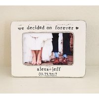 Personalisierter Hochzeit-Verlobungsbilderrahmen Wir Haben Uns Für Forever Entschieden, Distressed Wood, 4x6 Photo von FlowersinDecemberDS