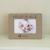 Personalisierter Vatertags-Bilderrahmen Papas Mädchen Geschenk, 100x150 Foto Personalisierter Vatertags-Bilderrahmen Papas Mädchen Geschenk, 100x150 Foto von FlowersinDecemberDS