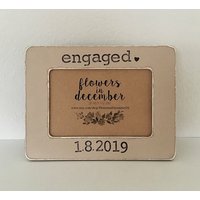 Personalisierter Verlobungsgeschenk, Geschenk Für Paare, Verlobungsfeier, Rustikale Hochzeit, Sie Hat Ja Gesagt, Bilderrahmen Personalisierter Verlobungsgeschenk, Geschenk Für Paare, Verlobungsfeier, Rustikale Hochzeit, Sie Hat Ja Gesagt, Bilderrahmen von FlowersinDecemberDS