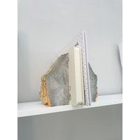 Weißer Achat Stein Buchstützen Mit Goldrand, Ornament, Gold Buchstützen, Kristall in Großbritannien von FloydAgateBoutique
