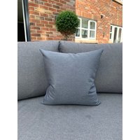 Graue Outdoor Kissenhülle, Graues Gartenkissen, Handgemachte Wasserfeste Kissen, Geschenk Zur Wohnungserwärmung von FloydhomeBoutique