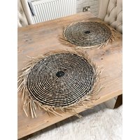 Großes Platzset Aus Seegras, Im Boho Stil, Schwarz Und Beige Mit Fransen, Rattan Handgewebtes Tischset von FloydhomeBoutique