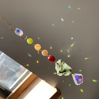 Suncatcher Fensterschmuck, Fensterschmuck Für Home Office, Good Wibes Energy Edelstein, Prehnit, Achat von FluffyRacoon
