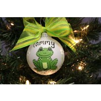 Handgemalte Frosch-Weihnachtsverzierung Personalisiertes Andenken von FlutterbyConnections