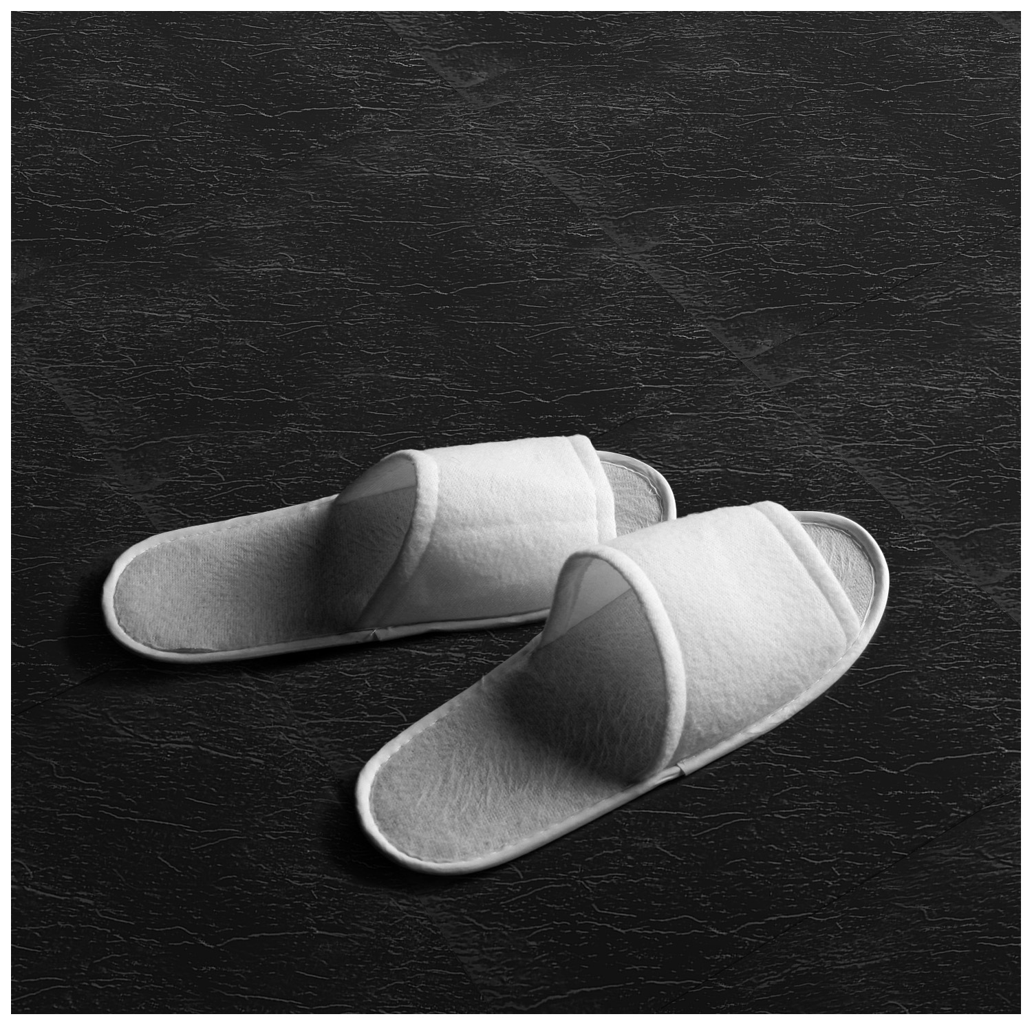 Fliesenaufkleber für den Boden - selbstklebende Bodenfliese Schiefer Schwarz - FoLIESEN Fliesenaufkleber für den Boden - selbstklebende Bodenfliese Schiefer Schwarz - FoLIESEN von FoLIESEN