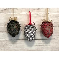 Papier Tannenzapfen Weihnachtsschmuck in Urlaub Karos | Einzigartiges Handgefertigtes Weihnachtsgeschenk Bauernhaus Baumschmuck Gastgeschenk von FoldHearted