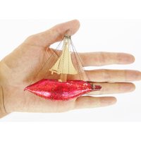 Antike Deutsche Sebnitz Dresden Papier Rot Quecksilber Glasdraht Gewickelt Segelboot Weihnachtsbaum Ornament. Segeln Ornament von FonsecaAntiques