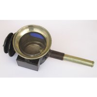 Antiker 19. Jahrhundert Kinderwagen Bügeleisen Kerzenlicht Laterne Lampe Scheinwerfer. Blaue Und Rote Lichtoption. Sammlerstück. Windlicht De Chariot von FonsecaAntiques