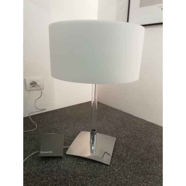 Tischlampe Drum aus weiß satiniertem mundgeblasenem Glas von Franco Raggi, FontanaArte von FontanaArte