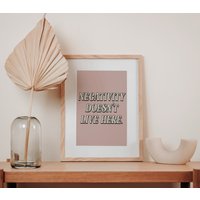 Negativität Lebt Nicht Hier Zitat Kunst/ Wand Kunst Inspirierendes Home Decor Motivierendes Poster Dekor Büro Glückliche von FoolhardyDesigns