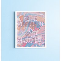 Your Different Is Your Beautiful Zitat Kunst/Wandkunst Inspirierendes Wohnkultur Motivierendes Poster Wanddekor Kinderzimmer von FoolhardyDesigns