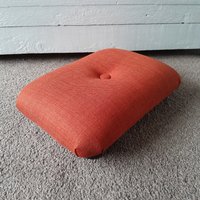 Kleiner Orange Kleiner Hocker Unter Schreibtisch Fürs Büro/Polsterfußhocker 9-10 cm Höhe Handgefertigter Fußhocker Fußablage von FootstooLand