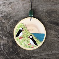 Papageientaucher Am Meer Von Der Holzscheibe Verziert. Holz Gebrannt Und Gestrichen. Handgefertigt Forage Workshop Vorbestellung von ForageWorkshop