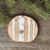 Personalisiertes Herz & Initialen An Birken Oder Espen. Holz Gebrannt, Holzscheibenverzierung. Maßanfertigung. Handgefertigt Von Forage Workshop von ForageWorkshop