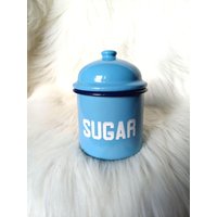 Vintage Emaille Blaue Zuckerdose 12 cm/Weiße Zuckerschrift/Retro Bauernhaus Kleine cm/Alte Süße Mit Deckel/Bauernhaus Becken von ForestDesignArt