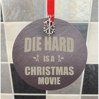 stirb Langsam Ist Ein Weihnachtsfilm Christbaumkugel Dekorationen Naturschiefer von ForeverEtchedGifts