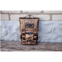 Schmiedeeisen Briefkasten in Sichtweite Eines Rucksackes von ForgedARTStyle