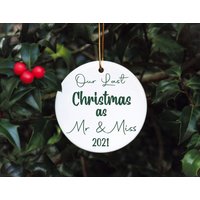 Unsere Letzte Weihnachten Als Mr & Miss Weihnachtskugel, 2021 Christbaumkugel, & Baum Dekoration von Forgetmeknotwales