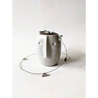 Roger Concrete Planter von ForgottenProperty