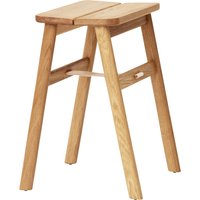 Form & Refine - Angle Hocker, Eiche weiß pigmentiert von Form & Refine