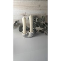 Handgemachter Kerzenhalter | Moderne Keramik in Beige-Weiß U-Form Kerzenständer Handgemachter Kerzenhalter | Moderne Keramik in Beige-Weiß U-Form Kerzenständer von FormGuss