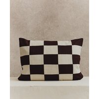 Rechteckiger Karierter Leinen Kissenbezug in Espressobraun Und Ecru Rechteckiger Karierter Leinen Kissenbezug in Espressobraun Und Ecru von FormandBalance