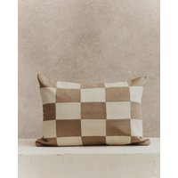 Rechteckiger Karierter Leinen Kissenbezug in Stone Und Ecru von FormandBalance