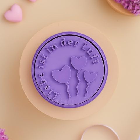 Liebe ist in der Luft Ausstechform Persönliche Botschaften Keksausstecher & Keksstempel Romantische Plätzchenform Ideal für Geschenke Liebe ist in der Luft Ausstechform Persönliche Botschaften Keksausstecher & Keksstempel Romantische Plätzchenform Ideal für Geschenke von Formini