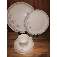 Royal Doulton Mayfair | Lambethware Retro Age 4 Piece Place Setting Royal Doulton Mayfair | Lambethware Retro Age 4 Piece Place Setting von ForwardMotionDesigns