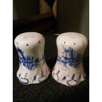 Vintage Alter Delfter Windmühle Shakers-Paar Vintage Alter Delfter Windmühle Shakers-Paar von ForwardMotionDesigns