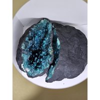 Grün Gefärbter Selenit Geode Kristall 150 Mm-200 Mm Grün Gefärbter Selenit Geode Kristall 150 Mm-200 Mm von FossilCavern