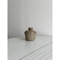 Kleiner Steinguttopf Mit Deckel, Ideal Für Terrine, Gewürze Oder Mini-Gratinform, Grau Gesprenkelte Keramik, Mahlzeiten Und Mittagessen von FouilleVintage