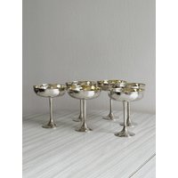 Set Mit 6 Schalen Füßen Aus Glänzendem Metall, Sehr Elegante Dessert - Oder Aperitifschalen, Schickes Und Raffiniertes Vintage-Geschirr von FouilleVintage