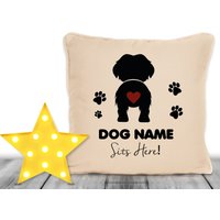 Malteser Hunde Geschenk Personalisiertes Kissen Mit Hülle Hund Sitzt Hier Name 18x18 Für Besitzer Oder Furbaby Zu Weihnachten von Fourleafclovergifts