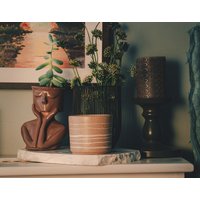 Kleiner Handbemalter Blumentopf Aus Terrakotta - Moderner Übertopf Matter Keramik Regal Dekoration von FoxPigeonDecor