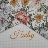 Garten Blumen Baby Mädchen Decke, Personalisierte Dusche Geschenk Vintage Kleinkind Decke Name, Blumenbettwäsche von FoxandMouseBoutique