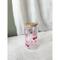 Kirschen Schleifen Eiskaffeegläser | Trinkgläser Mit Glasstrohhalm Glas Deckel Bambusdeckel Und Strohhalm von FraeuleinAnnKathrin