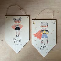Personalisierbarer Holzwimpel Mit Superheld Oder Superheldin Zur Einschulung, Namensschild, Schuleinführung, Türschild, Kinderzimmer Deko von FraeuleinFred